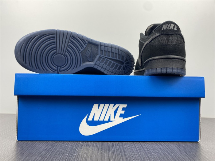 undefeated x nike dunk low do9329-001