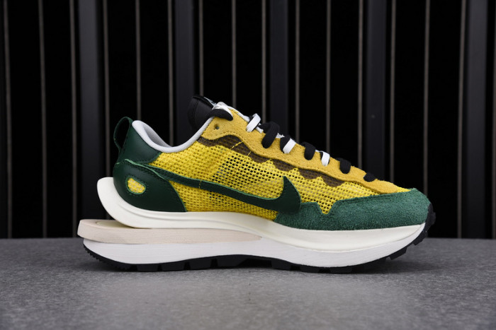 nike vaporwaffle sacai tour yellow cv1363-700