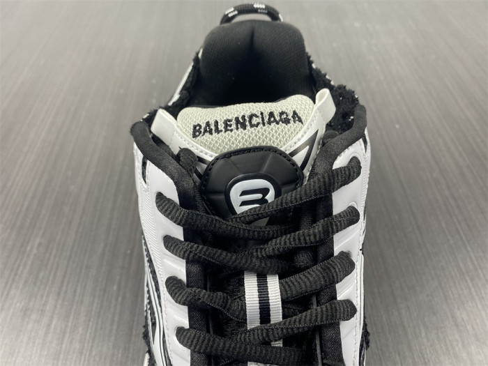 Ba*len*cia*ga runner sneakers white black white 677403w3rb29010
