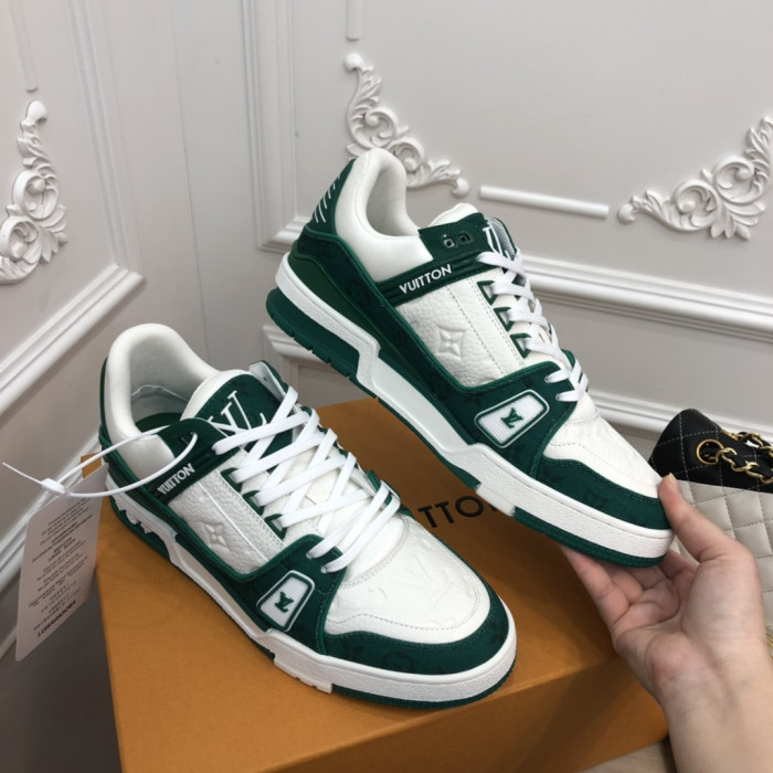 2022 l**is V*t*n lv trainer 2526