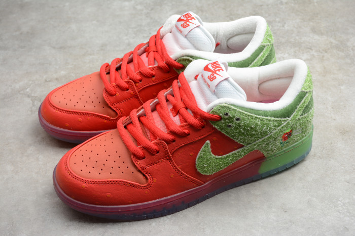 nike dunk low sb "strawberry cough" cw7093-601