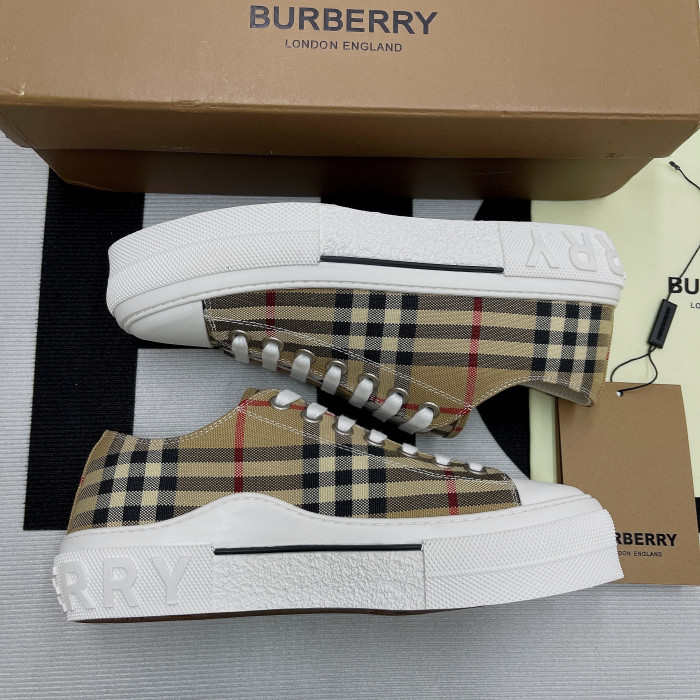 BURBERRY SNEAKER