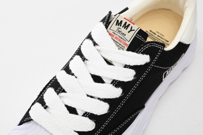 MIHARA YASUHIRO BLACK AND WHITE BACKGROUND MY8