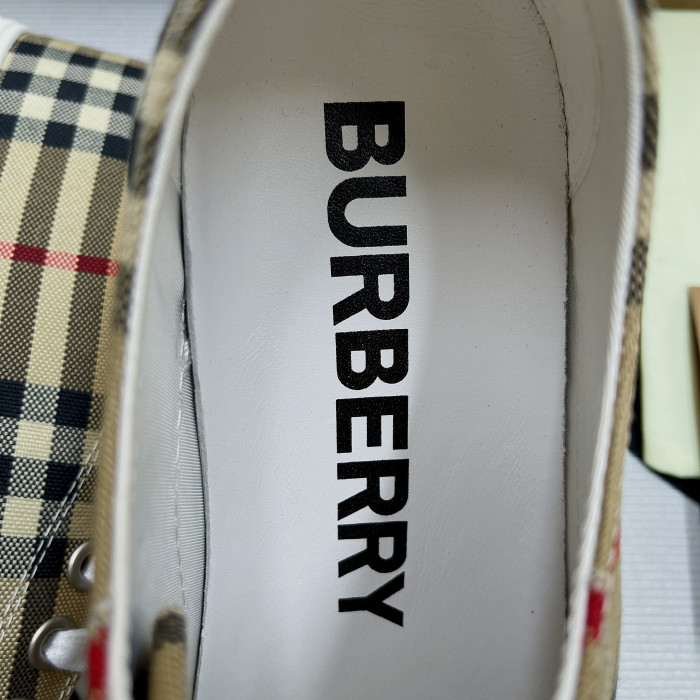 BURBERRY SNEAKER